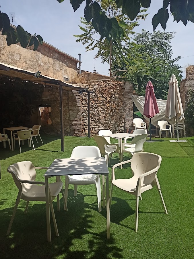 Bar Los Amantes, Paniza