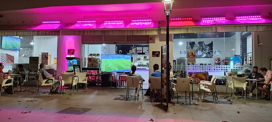 CAFETERÍA RESTAURANTE LOS TRES CERDITOS
