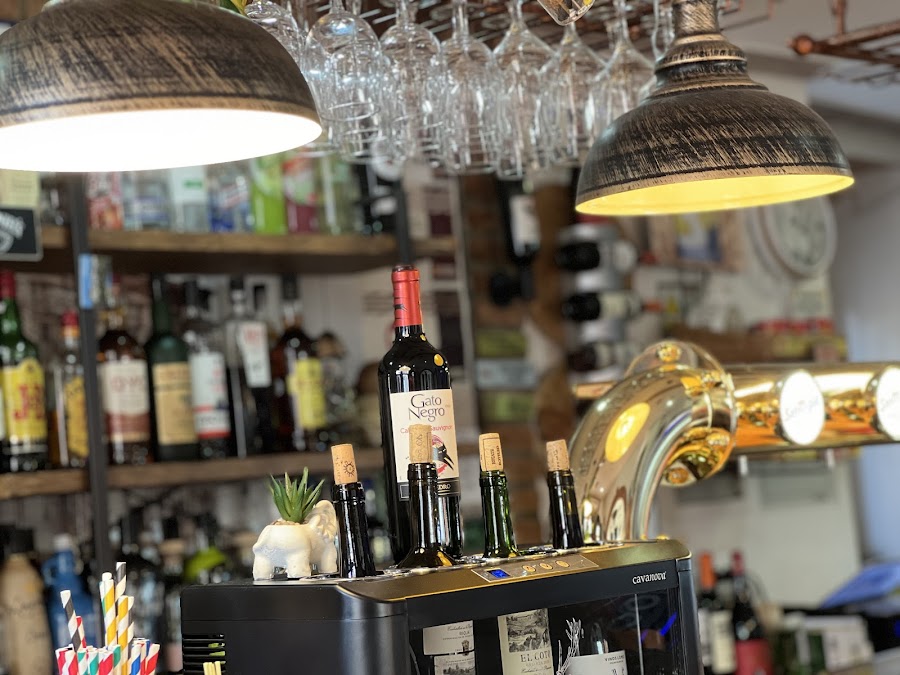 Gato Negro Bar