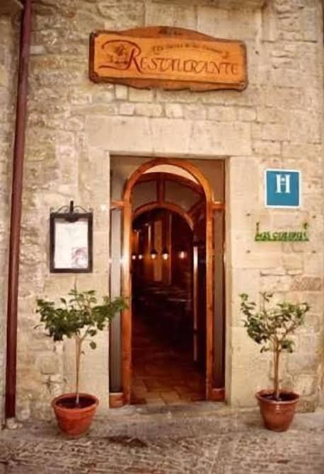 Hostal las Coronas