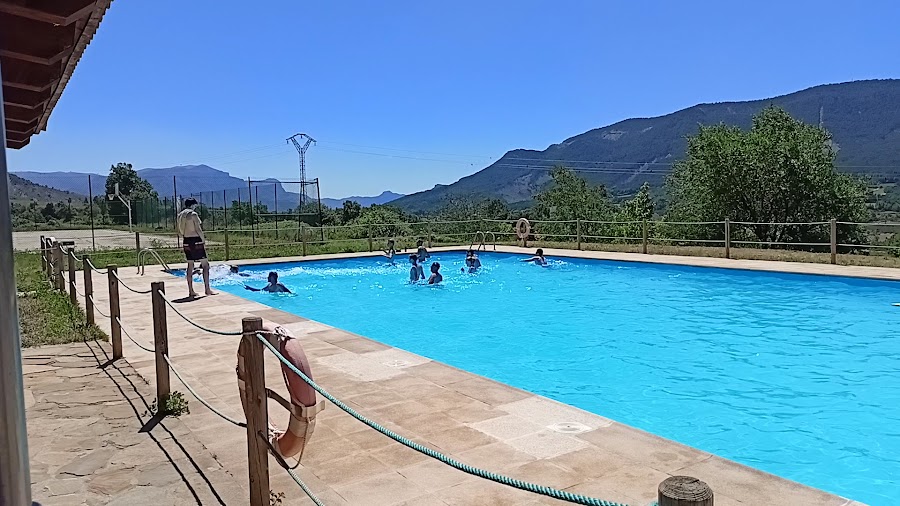 Piscina-bar Valle de Lierp