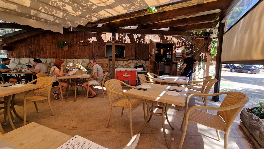 RESTAURANTE DIECISIETE VEINTISIETE.