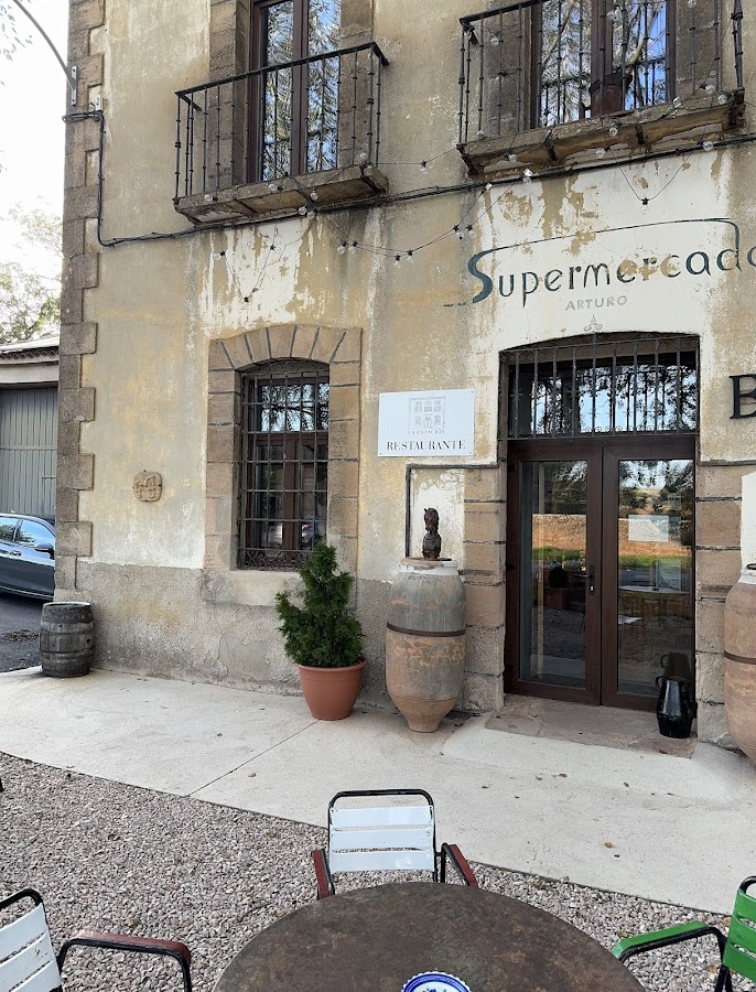 Restaurante La Estación. Antiguo supermercado Arturo. Restaurante en Miño de Medinaceli